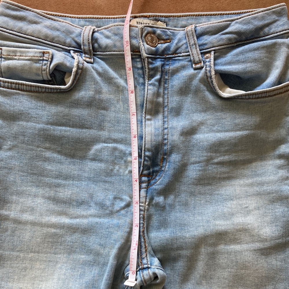 Light Wash Ripped Jeans - Picture 6 of 7